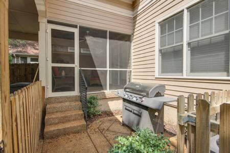 The Commodore - Stunning Vandy Home, Walk To It * Nashville